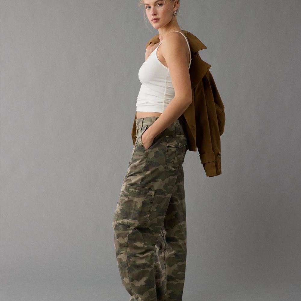 American Eagle Outfitters Camouflage Straight Leg Pants fits like 27